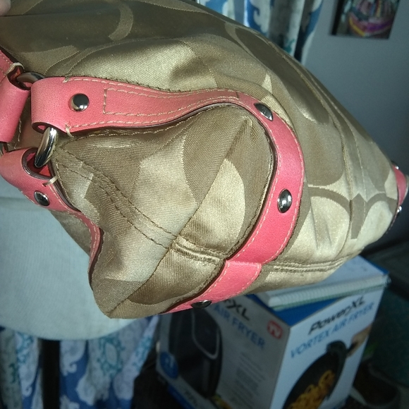 Vtg Coach Shoulder Bag, tan and pink GUC - Picture 4 of 9
